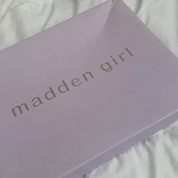 Diamond like stone Heels - Picture 2 of 4